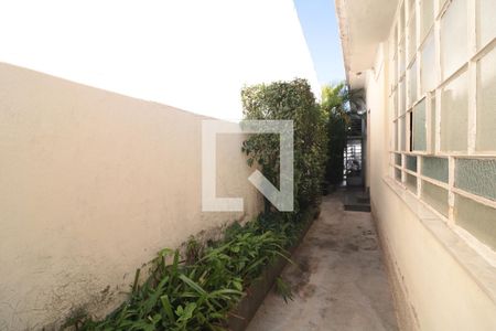 Casa à venda com 300m², 2 quartos e 8 vagasCorredor