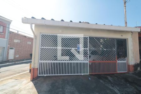 Casa à venda com 300m², 2 quartos e 8 vagasFachada