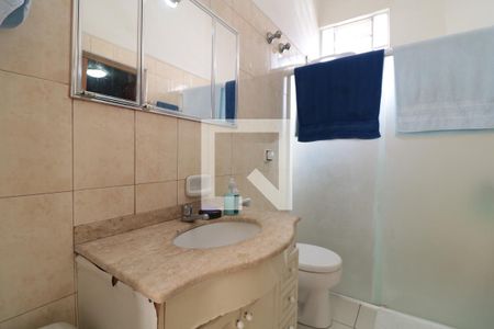 Casa à venda com 300m², 2 quartos e 8 vagasBanheiro