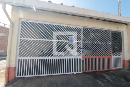 Casa à venda com 300m², 2 quartos e 8 vagasFachada