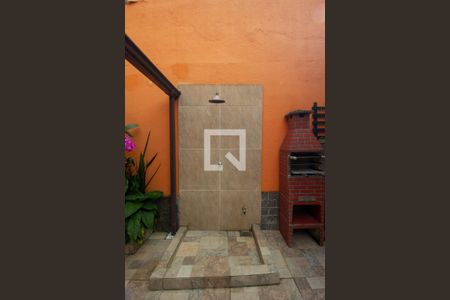 Casa de condomínio à venda com 180m², 4 quartos e 3 vagasChuveirão