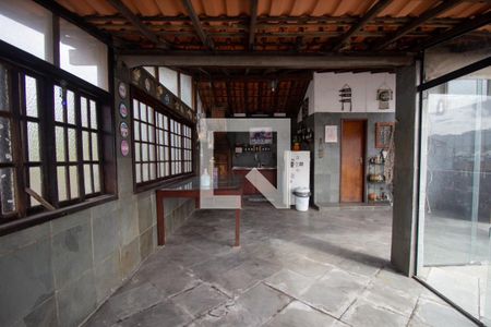 Casa de condomínio à venda com 180m², 4 quartos e 3 vagasTerraço