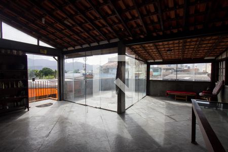 Casa de condomínio à venda com 180m², 4 quartos e 3 vagasTerraço