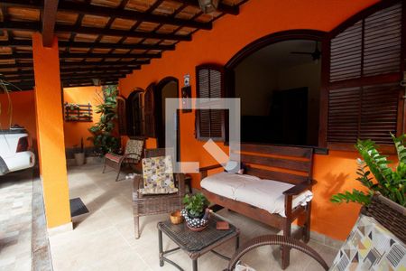 Casa de condomínio à venda com 180m², 4 quartos e 3 vagasQuintal