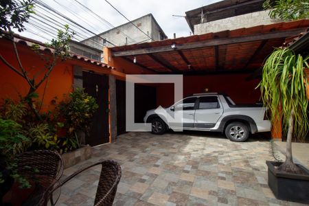Casa de condomínio à venda com 180m², 4 quartos e 3 vagasQuintal