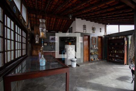 Casa de condomínio à venda com 180m², 4 quartos e 3 vagasTerraço