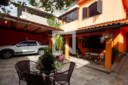 Casa de condomínio à venda com 180m², 4 quartos e 3 vagasQuintal