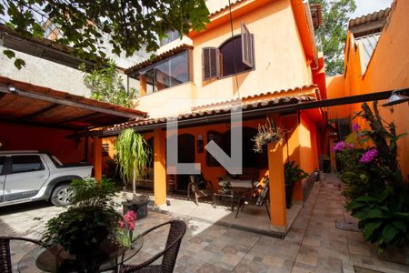 Casa de condomínio à venda com 180m², 4 quartos e 3 vagasQuintal