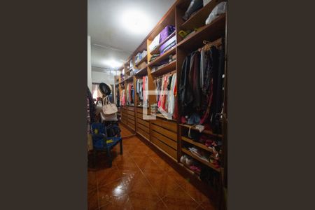 Casa de condomínio à venda com 180m², 4 quartos e 3 vagasCloset da Suíte 2