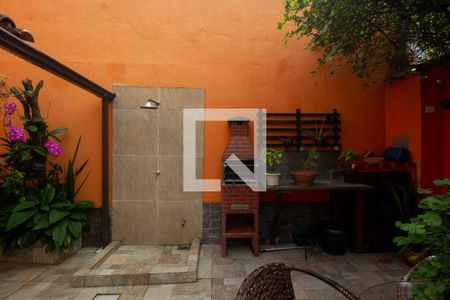 Casa de condomínio à venda com 180m², 4 quartos e 3 vagasQuintal