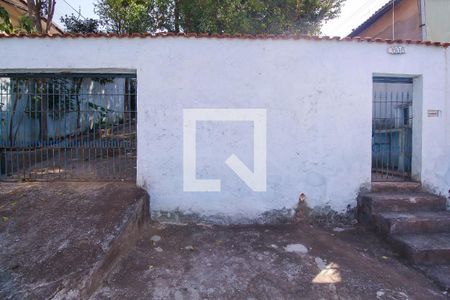 Casa à venda com 400m², 3 quartos e 2 vagas Casa à venda com 400m², 3 quartos e 2 vagasFachada