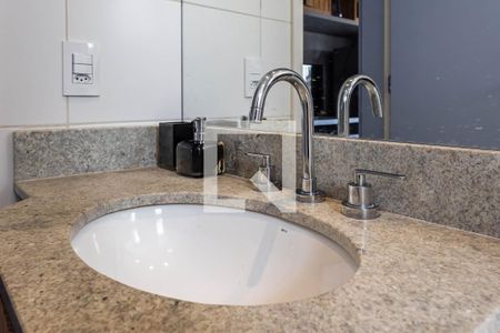 Banheiro de apartamento para alugar com 1 quarto, 32m² em Pinheiros, São Paulo