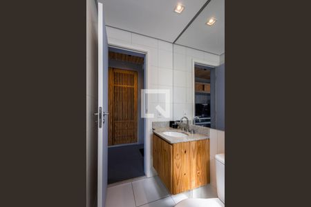 Banheiro de apartamento para alugar com 1 quarto, 32m² em Pinheiros, São Paulo