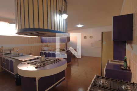 Casa à venda com 647m², 5 quartos e 8 vagasCozinha