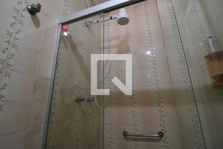 Casa à venda com 647m², 5 quartos e 8 vagasChuveiro banheiro da suíte 3