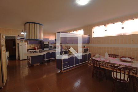 Casa à venda com 647m², 5 quartos e 8 vagasCozinha