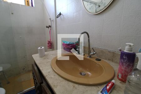 Casa à venda com 647m², 5 quartos e 8 vagasPia banheiro da suíte 1