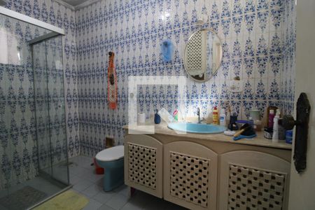 Casa à venda com 647m², 5 quartos e 8 vagasBanheiro da suíte 4