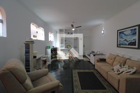 Casa à venda com 647m², 5 quartos e 8 vagasSalão de festa