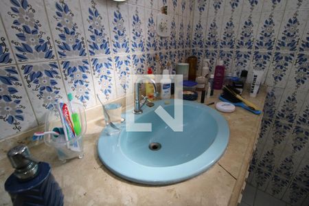 Casa à venda com 647m², 5 quartos e 8 vagasPia banheiro da suíte 4