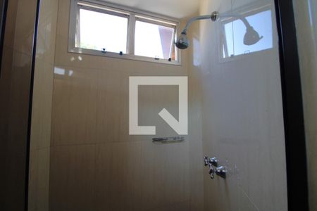 Casa para alugar com 340m², 3 quartos e 8 vagasChuveiro banheiro comum