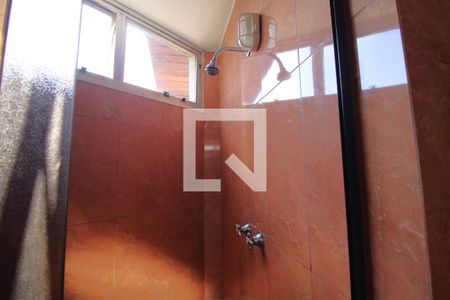 Casa para alugar com 340m², 3 quartos e 8 vagasChuveiro banheiro da suíte