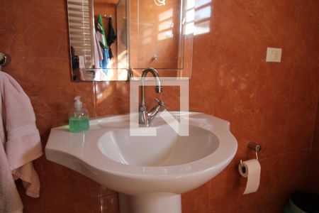 Casa para alugar com 340m², 3 quartos e 8 vagasPia do banheiro