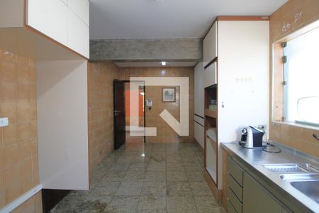 Casa para alugar com 340m², 3 quartos e 8 vagasCozinha