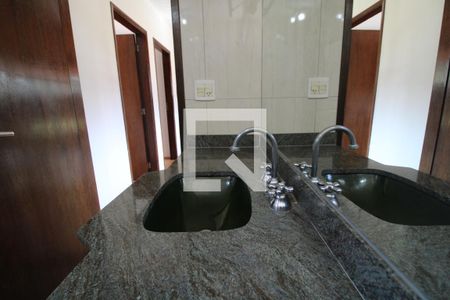 Casa para alugar com 340m², 3 quartos e 8 vagasPia banheiro comum