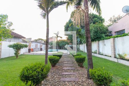 Casa à venda com 218m², 4 quartos e 4 vagasÁrea Externa