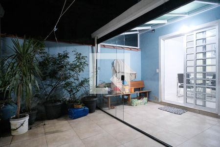 Casa à venda com 169m², 4 quartos e 2 vagas Casa à venda com 169m², 4 quartos e 2 vagasQuintal