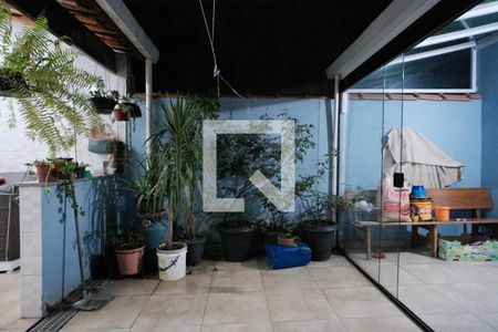 Casa à venda com 169m², 4 quartos e 2 vagas Casa à venda com 169m², 4 quartos e 2 vagasQuintal