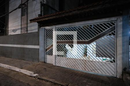 Casa à venda com 169m², 4 quartos e 2 vagas Casa à venda com 169m², 4 quartos e 2 vagasFachada
