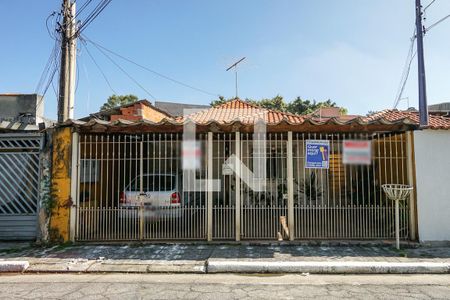 Casa à venda com 140m², 2 quartos e 2 vagas Casa à venda com 140m², 2 quartos e 2 vagasFachada