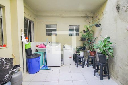 Casa à venda com 96m², 3 quartos e 2 vagasarea de serviço