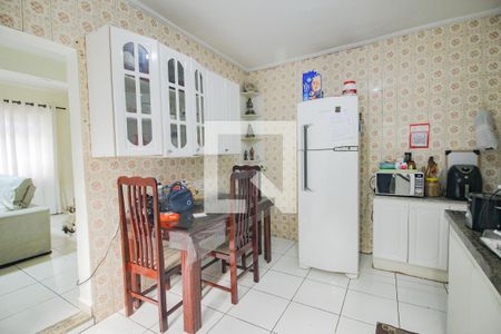 Casa à venda com 96m², 3 quartos e 2 vagascozinha