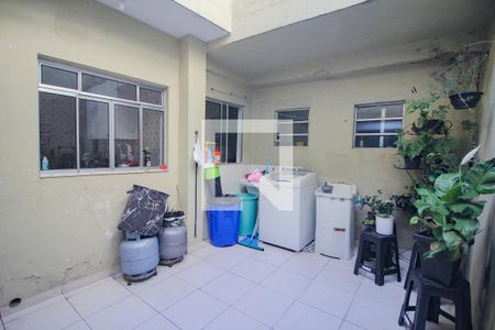 Casa à venda com 96m², 3 quartos e 2 vagasarea de serviço