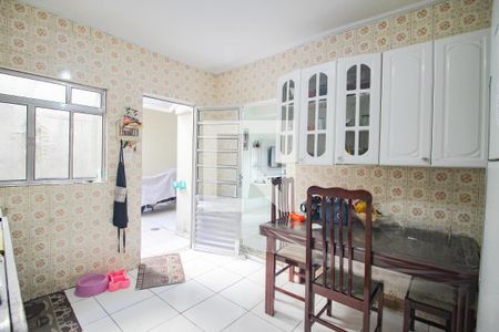 Casa à venda com 96m², 3 quartos e 2 vagascozinha