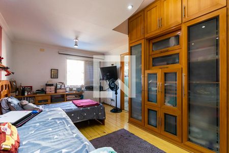 Casa à venda com 545m², 5 quartos e 4 vagas Casa à venda com 545m², 5 quartos e 4 vagas2o. Andar - Suíte 4