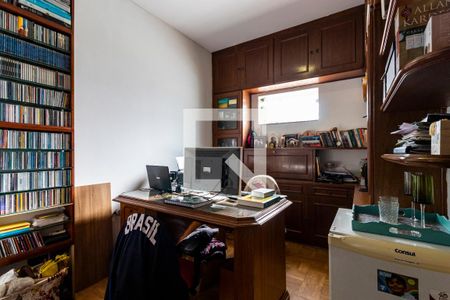 Casa à venda com 545m², 5 quartos e 4 vagas Casa à venda com 545m², 5 quartos e 4 vagas2o. Andar - Escritório