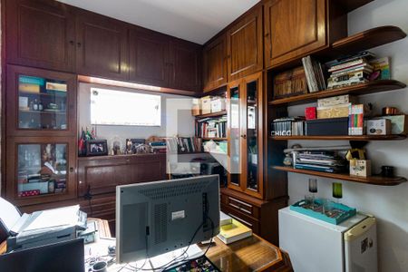 Casa à venda com 545m², 5 quartos e 4 vagas Casa à venda com 545m², 5 quartos e 4 vagas2o. Andar - Escritório