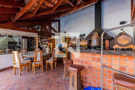 Casa à venda com 545m², 5 quartos e 4 vagas Casa à venda com 545m², 5 quartos e 4 vagas1o. Andar - Churrasqueira