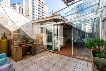 Casa à venda com 545m², 5 quartos e 4 vagas Casa à venda com 545m², 5 quartos e 4 vagas1o. Andar - Quintal