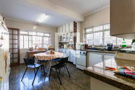 Casa à venda com 545m², 5 quartos e 4 vagas Casa à venda com 545m², 5 quartos e 4 vagas1o. Andar - Cozinha