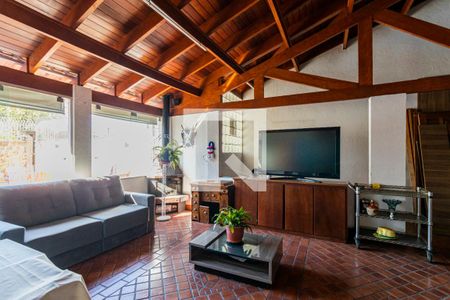 Casa à venda com 545m², 5 quartos e 4 vagas Casa à venda com 545m², 5 quartos e 4 vagas1o. Andar - Sala de TV da Churrasqueira