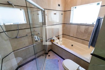 Casa à venda com 545m², 5 quartos e 4 vagas Casa à venda com 545m², 5 quartos e 4 vagas2o. Andar - Banheiro da Suíte 1