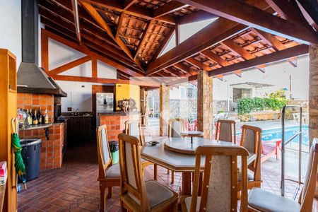 Casa à venda com 545m², 5 quartos e 4 vagas Casa à venda com 545m², 5 quartos e 4 vagas1o. Andar - Churrasqueira