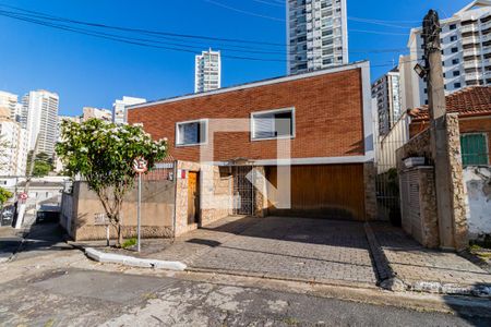 Casa à venda com 545m², 5 quartos e 4 vagas Casa à venda com 545m², 5 quartos e 4 vagasFachada