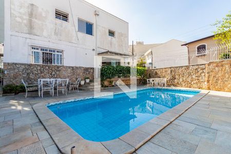 Casa à venda com 545m², 5 quartos e 4 vagas Casa à venda com 545m², 5 quartos e 4 vagas1o. Andar - Piscina