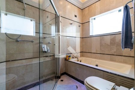 Casa à venda com 545m², 5 quartos e 4 vagas Casa à venda com 545m², 5 quartos e 4 vagas2o. Andar - Banheiro da Suíte 1